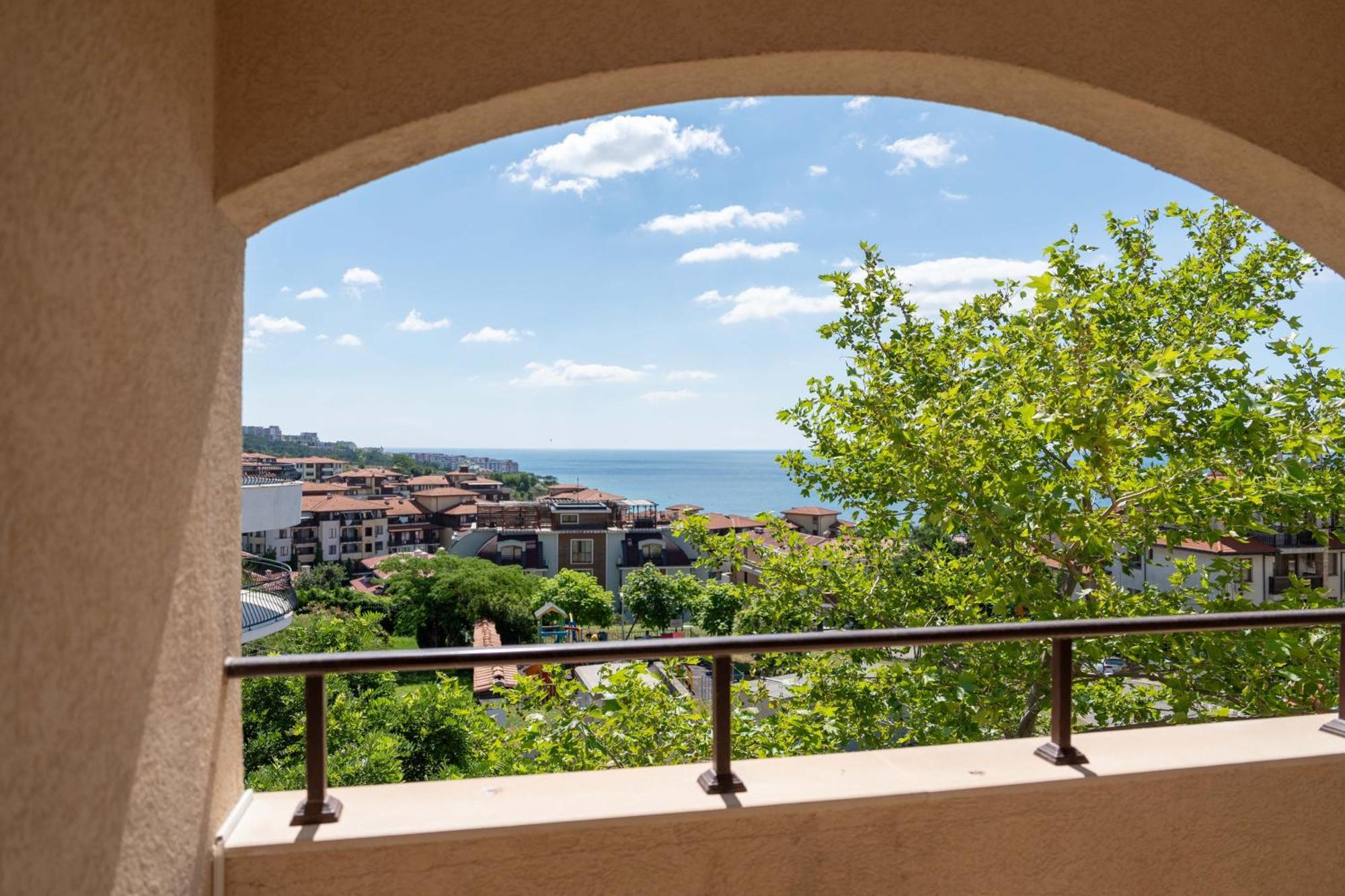 Hotel Sea Vista Sveti Vlas Buitenkant foto