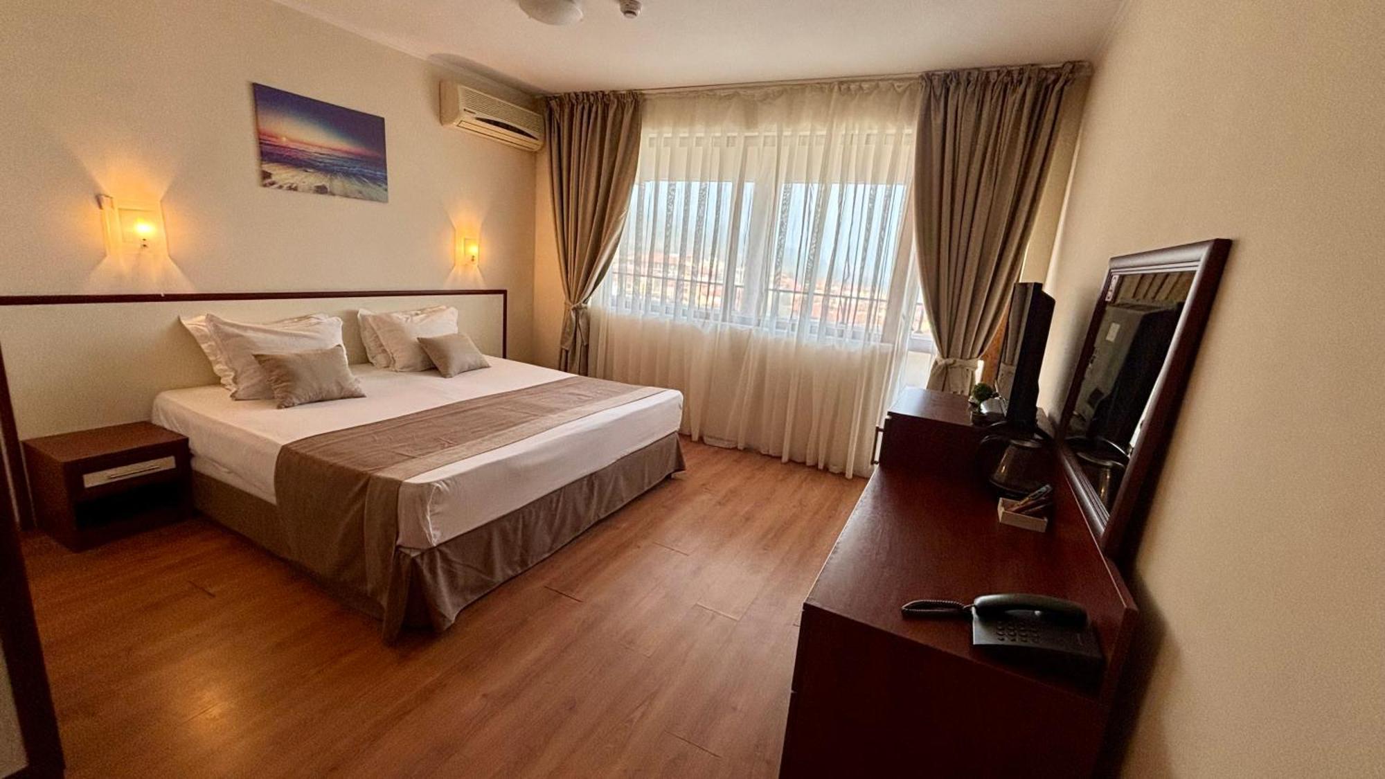 Hotel Sea Vista Sveti Vlas Buitenkant foto