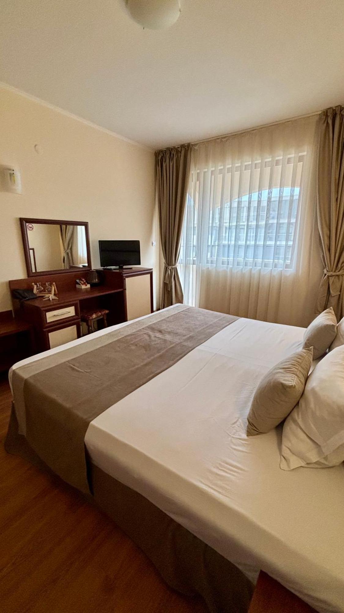 Hotel Sea Vista Sveti Vlas Buitenkant foto