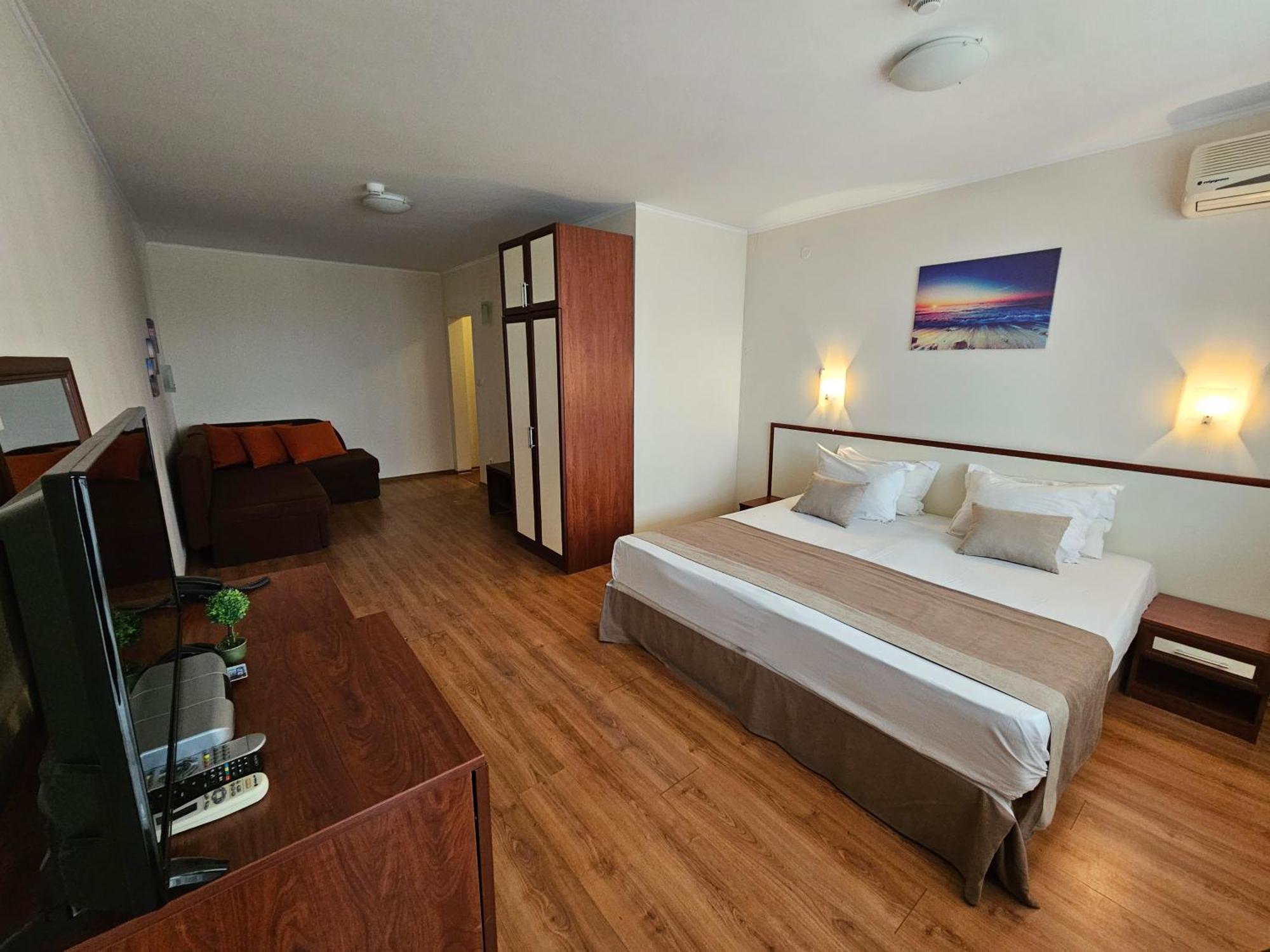Hotel Sea Vista Sveti Vlas Buitenkant foto