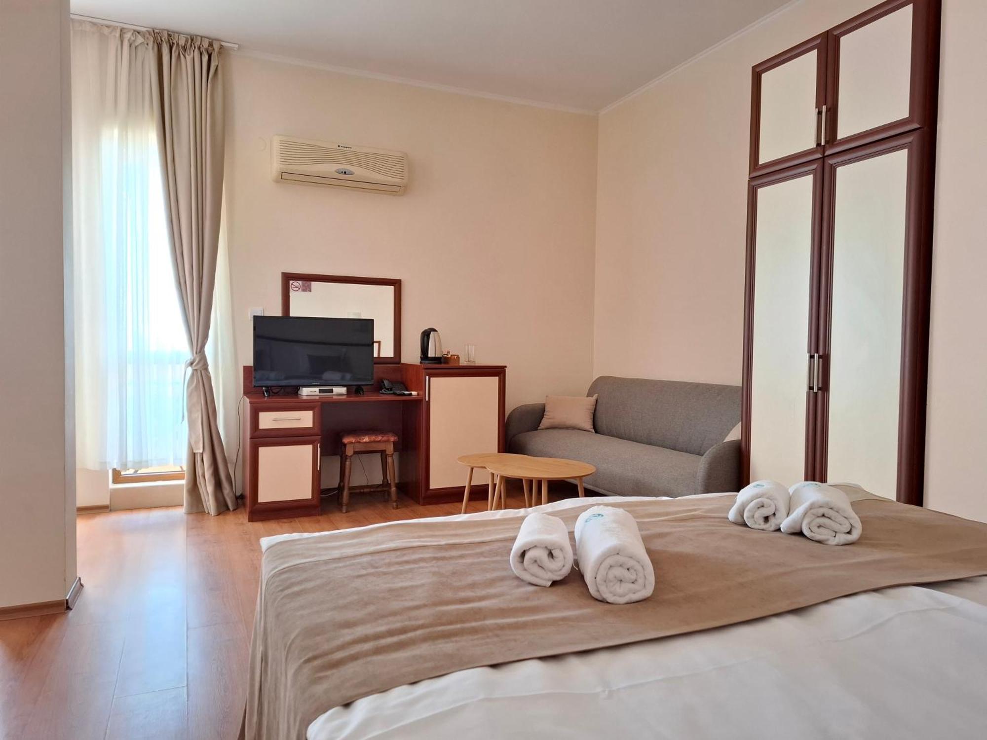 Hotel Sea Vista Sveti Vlas Buitenkant foto