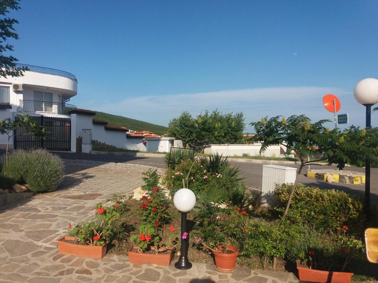 Hotel Sea Vista Sveti Vlas Buitenkant foto